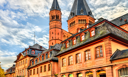 Schöne Herbstaufnahme von der St. Martin Kathedrale in Mainz